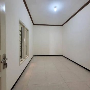 Disewakan, Rumah 2 lantai. Dekat Pakuwon City & Rungkut