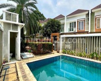 Rumah Townhouse Ada Kolam Renang Shm  Semi Furnished
