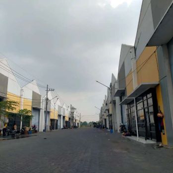 Gudang dekat exit tol Krian