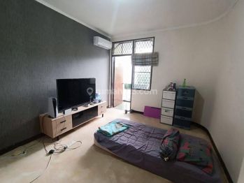 Rumah Bagus 3 Lantai Intercon Kebon Jeruk SHM Imb