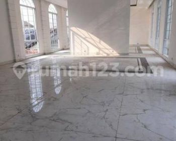 Rumah Baru SHM 3 Lantai di Pasirkaliki Hadap Timur