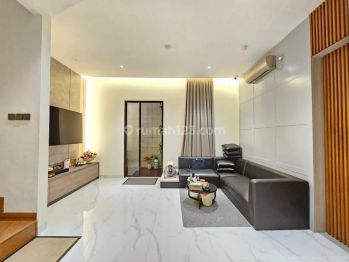 Rumah cantik rapi siap huni di Menteng Village Gading Serpong