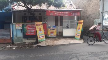 Di sewakan rumah pinggir jalan, teras bisa buat usaha