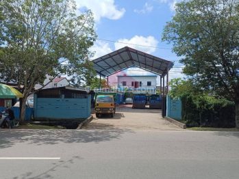 Gudang Tepi Jalan Dengan Bangunan Kantor di M Sohor