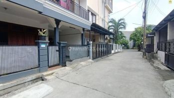 Rumah 2 Lantai Bagus SHM Bebas Banjir di Dekat Galaxy Bekasi