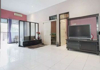 FOR RENT/DISEWAKAN RUMAH TPI Wiyung FULLFURINISHED SIAP HUNI NEGO