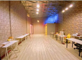 RUMAH UNTUK TEMPAT USAHA BONUS CAFE DI PETUKANGAN UTARA