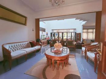 Rumah strategis halaman luas tubagus ismail dago