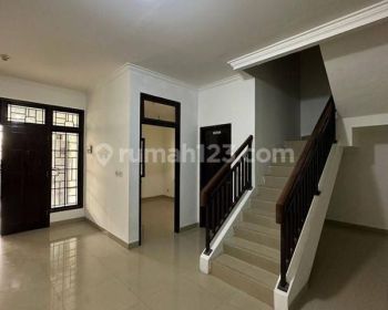 Jual Rumah 2 Lantai Bagus SHM di Bulevart Raya Krissan, Tangerang