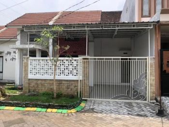DIKONTRAKAN RUMAH BERSIH NYAMAN DI PERUM JAYA HARMONI SIDOARJO 18,5 JT