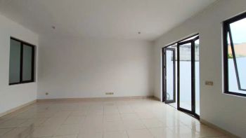 disewakan rumah bagus dan rapih 2 lantai di cluster sentul city, bogor