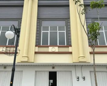 Ruko Siap Huni Hadap Timur Ruko Monaco Jababeka Di Jalan Utama