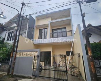 Rumah Baru 2 Lantai Jual Cepat di Taman Cibaduyut Indah, Bandung