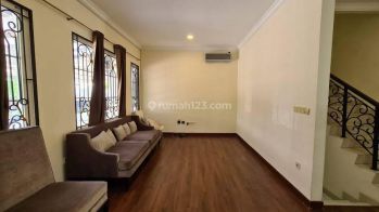Di sewa rumah full furnish 2 lantai dengan harga terjangkau