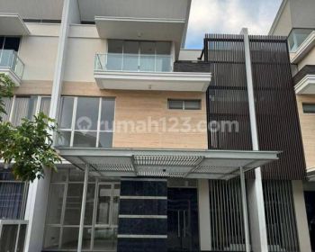 Disewakan Rumah Golf Island, PIK The Chopin Signature, 3 Lantai, Jalan Lebar