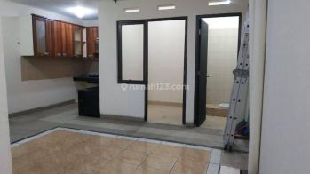 Disewakan Rumah Hoek Cluster Aralia Luas 260 Harapan Indah Bekasi