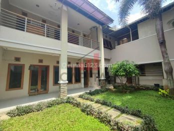 Rumah Lux Dan Terawat di Kawasan Elite Setiabudi Regency