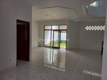 Rumah Dua Lantai Cipaku