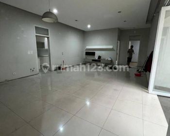 95 Jt Disewakan Rumah Langka di Kompleks Singgasana Pradana Lt 240m2 Lb 200 M2