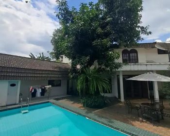 Dijual Rumah Tua Hitung Tanah Didaerah Patra Kuningan.Lokasi Strategis