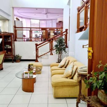 Rumah Cantik Terawat Sayap Setiabudi