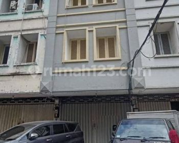 Disewakan Ruko 3 Lantai di Mega Galaxy Surabaya