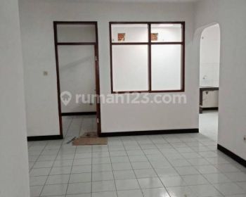 Dijual Rumah Sudah Renovasi di Taman Kopo Indah 1