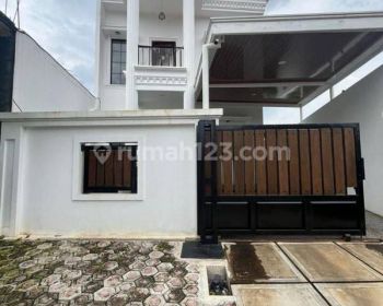 Rumah Dengan Kolam Renang Sentul City, Bogor