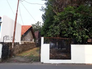 tanah cocok cluster atau usaha, ada 3 rumah, pool, 8 menit dari Citos