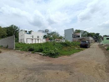 900 Meter Kampus Uii Jogja, Tanah Sleman, Jl. Kaliurang Km 14