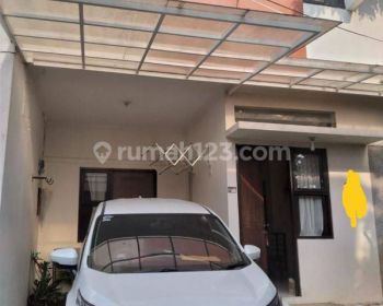 Rumah 2lantai posisi hook di daerah pisangan ciputat