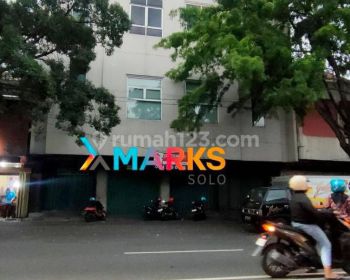 Gedung Bertingkat di Jl Urip Sumoharjo, Solo 1.600 M