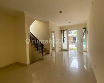 Rumah Mewah Minimalist Bangunan Terawat,siap Huni ,halaman Rumah Luas