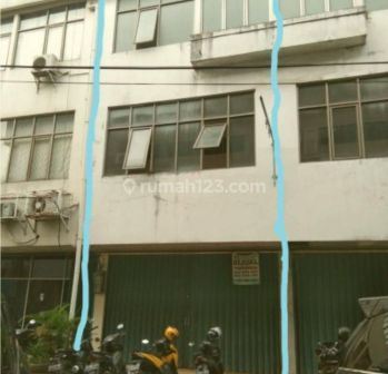 Ruko di Jalan Ciputat Luas 55 m SHM Kondisi Bagus