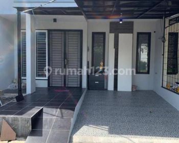 Di jual cepat rumah cantik 2 lantai serponh