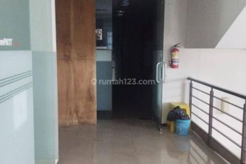 Ruang Usaha Dijual Lokasi Strategis 3 Lantai di Sayap Kosambi