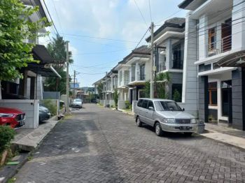 Rumah Han's Regency Manyar Sby