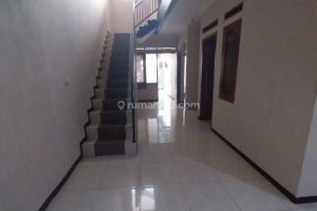 Dikontrakan Pertahun Rumah di Sarijadi dekat Tol Pasteur