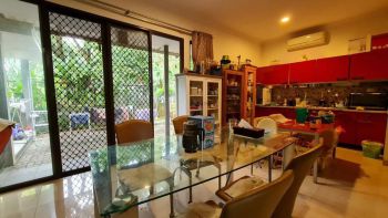 Split level di ICON, hadap timur, LT besar dengan tmn belakang besar