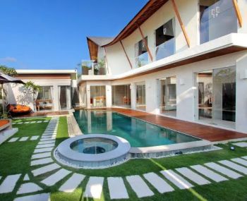 For rent luxury villa modern in Oberoi Seminyak
