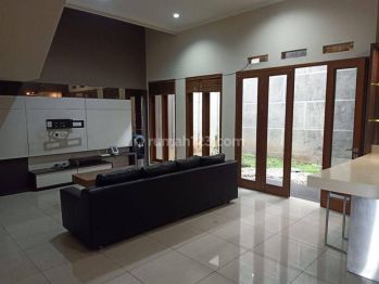 Rumah Strategis Full Furnish di Sayap Surya Sumantri Bandung