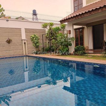 Rumah mewah kolam renang di komplek elit duret sawit