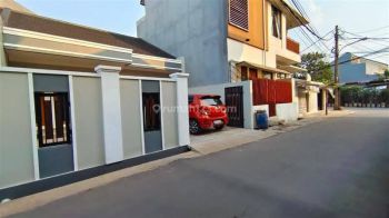 Rumah 2 Lantai Bagus SHM Dekat Galaxy Pekayon Bekasi
