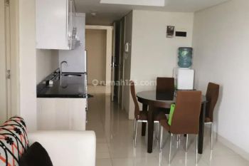 Apartemen 1 BR Ada Ruang Tamu Ruang Makan di Warholl, Louis Kienne Simpang Lima