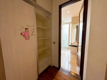 Dijual/disewakan rumah 3 lantai semi villa gatsu dekat kerobokan