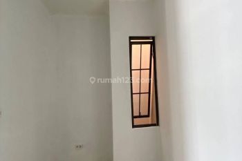 DISEWAKAN RUMAH DUA LANATAI UKURAN 4x12 Bagus