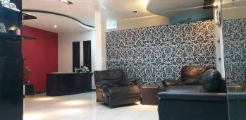 Disewakan Rumah di Sayap Pajajaran Pusat Kota 3 Lantai 140m² Bagus