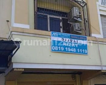 Ruko 3Lantai siap huni hadap timur di mutiara taman palem, jakbar