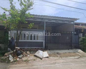 Di Kontrakin Rumah Bulevar Hijau Moderen k1208