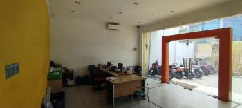 bangunan kantor di jalan raya Bekasi